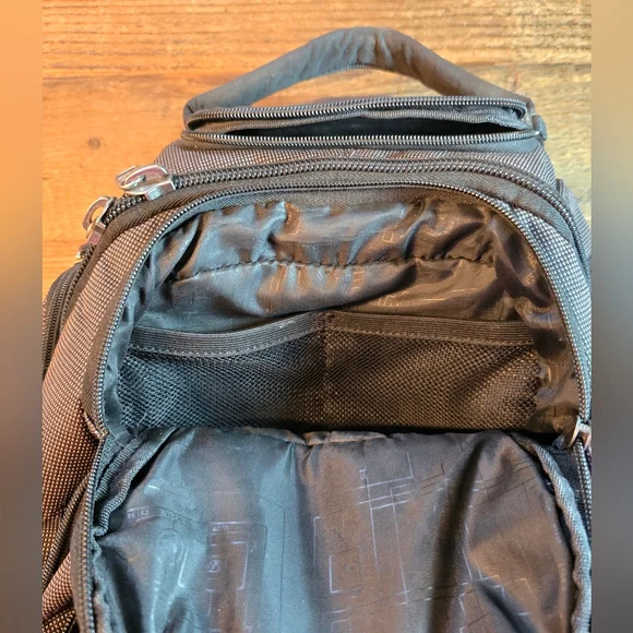 Ogio Renegade RSS 17" Black Pindot Laptop Backpack Carrying Case Tablet Bag - Picture 5 of 14